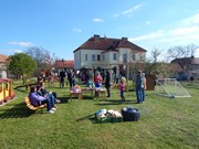 Čarodějnické odpoledne s rodiči na školní zahradě